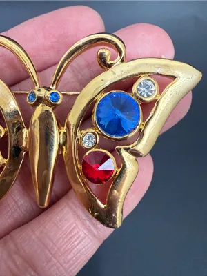 Vintage Regency Accessories Gold-tone Blue & Red Rhinestones Butterfly Brooch thumbnail 8