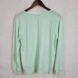 Lululemon Weightless Shirt @M Green Striped Crew Neck Pullover Lightweight Sheer Size undefined thumbnail 2