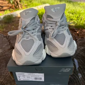 New Balance 9060 sneakers shoes Men’s Size 7 thumbnail 2