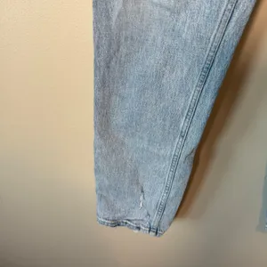 Abercrombie & Fitch The 90s Straight Ultra High Rise Light Wash‎ Jeans Size 28 thumbnail 5