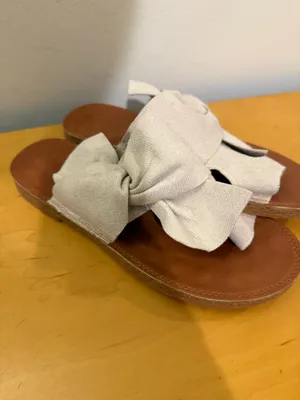 Women’s Tan Slide Sandals with Cream Knot thumbnail 2