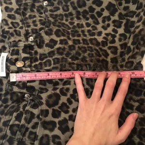 Good American Good Legs Sage Leopard Skinny Jeans thumbnail 8