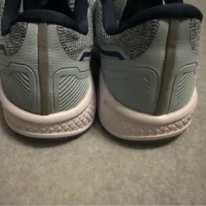 Saucony Women's Omni 19 Running Shoe, Sky/Storm like new size 9 thumbnail 5