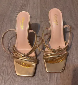 Gold Heels Size 7.5 thumbnail 1