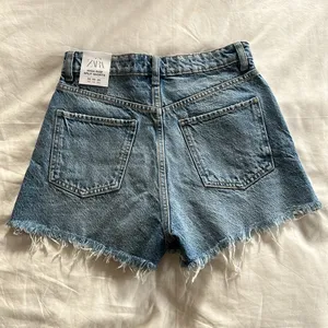 NWT - Zara High Rise split shorts thumbnail 2