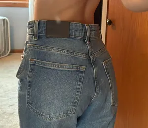Mom Jeans thumbnail 2