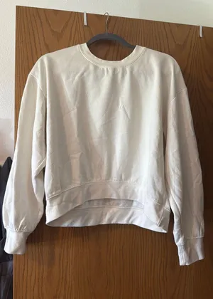 Cropped ZARA Crewneck thumbnail 1