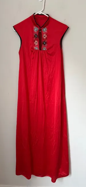 Vintage JCPenney Asian Inspired Red Satin Embroidered Nightgown XS ^ thumbnail 1