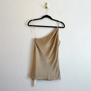 Reformation | NWT Samantha 100% Silk One Shoulder Draped Top Natural thumbnail 4