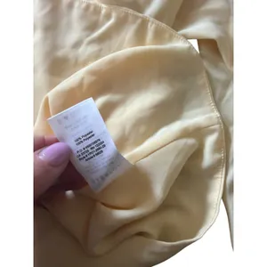 Babaton by Aritzia Womens Yellow V-Neck Long Sleeve Blouse Top Size Small Chic‎ thumbnail 4