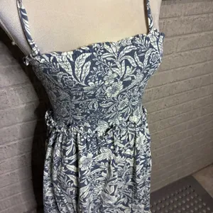 Patrons of Peace Blue White Floral Smocked Tie Strap Midi Dress Small J2020F58 thumbnail 2