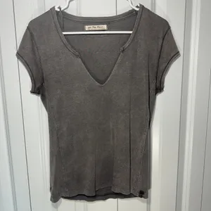 Free People Always Yours Tee Gray Notched V Neck Mineral Wash Gray‎ Womens Small thumbnail 2