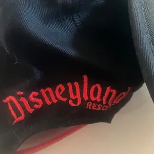 FINAL MARKDOWN Disney Black and Red Disneyland Resort Cap 57-60cm thumbnail 4
