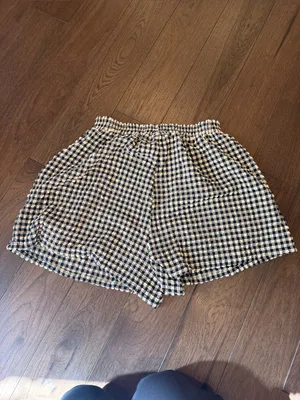 VRG GRL Freda Shorts in Tan/Black Gingham Size Medium - C11-712 thumbnail 4