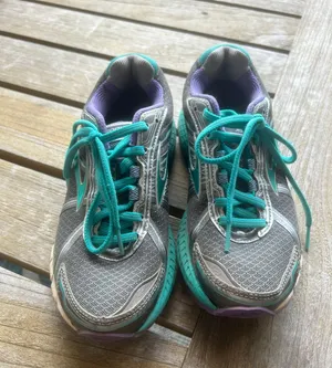 Running Shoes thumbnail 1