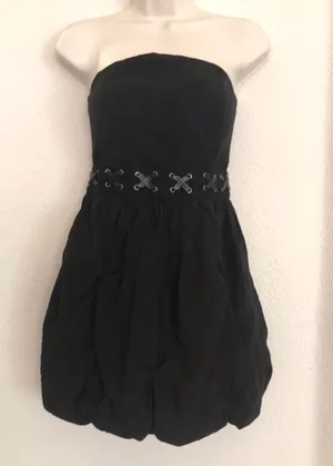 Anabelle's Adorable strapless dress. Sz S In amazing condition! thumbnail 1