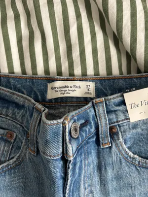 Abercrombie Vintage High-Rise Jeans thumbnail 3