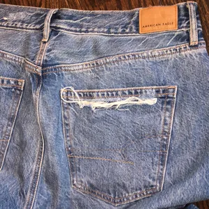 American eagle 90’s slim boyfriend size 10 short jeans extra distressed thumbnail 9
