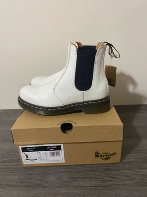 Dr. Martens Chelsea Boots thumbnail 8