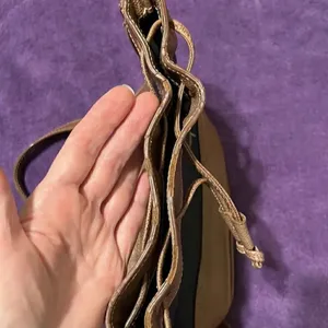 Liz Claiborne black and tan leather crossbody handbag in GUC thumbnail 13