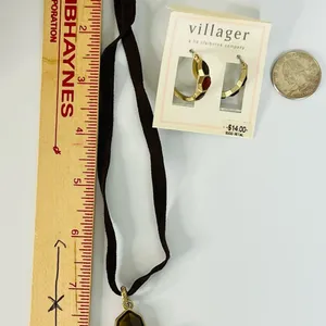 Villager Liz Claiborne Faceted Beaded Choker Necklace And Matching Hoop Earrings thumbnail 4