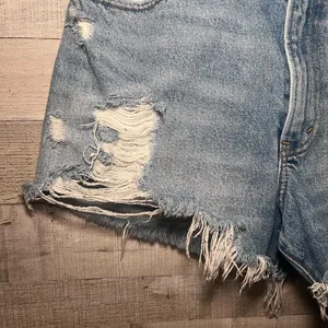 Abercrombie & Fitch Annie High Rise Distressed Denim Shorts Size 28/6 thumbnail 3