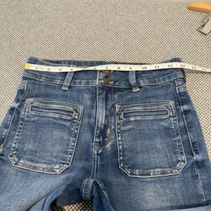 American Eagle Super Hi-Rise Flare Jeans Women Sz 4 Long Patch Pockets Cut Hem thumbnail 9