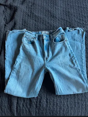 Abercrombie High-Rise Jeans Ultra Straight thumbnail 3