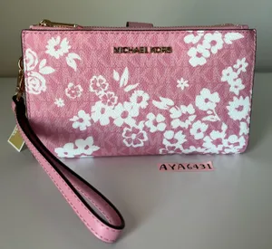 Michael Kors Wallet thumbnail 1
