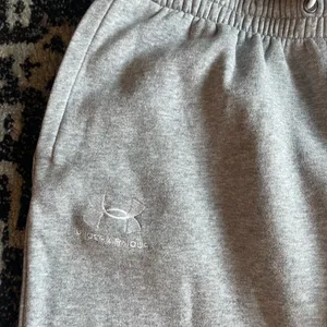 Under Armour Gray Sweatpants thumbnail 2