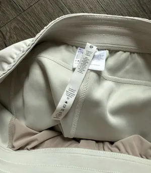 Lululemon Softstreme Shorts 4" thumbnail 5