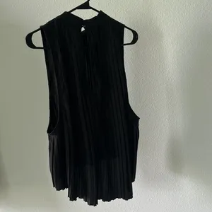 Nasty Gal Mock Neck Pleated Sleeveless Blouse Size M thumbnail 3