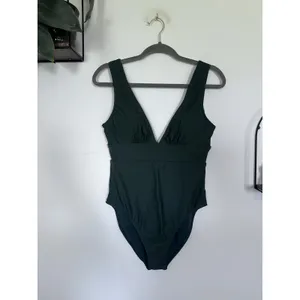 NWT Quince Palm Green Italian Plunge One-Piece Swimsuit Size Large thumbnail 3