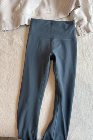 Lululemon Wunder Train Leggings thumbnail 1