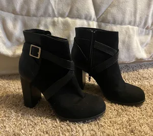 Womans Heel Boot Black Size 6.5 thumbnail 1