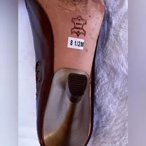 Luciano Barachini Gold Designer Pointy Toe Heel Size 8.5 thumbnail 9