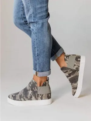 Camo wedge sneaker Size 10 thumbnail 1