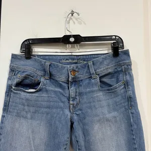 American Eagle Light Wash Slim Bootcut Jeans Size 8 Short Embroidered Pockets thumbnail 2