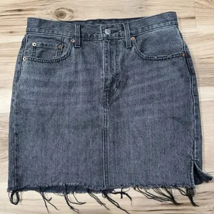 Levi’s High Rise Black Frayed Mini Skirt Women’s 29 thumbnail 1