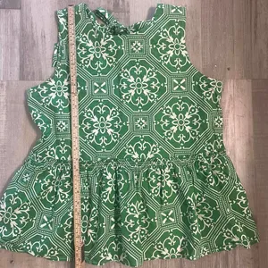 Ann Taylor sleeveless top featuring a green and white geometric print size med thumbnail 7
