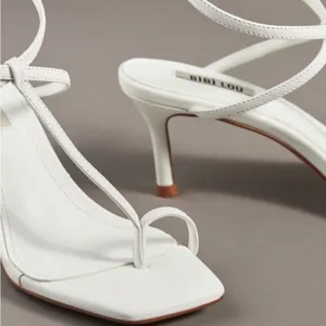 Anthropologie Bibi Lou White Toe Loop Heels 9.5 thumbnail 3