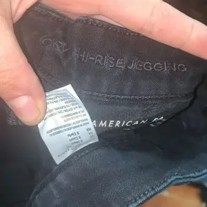 American Eagle black destroyed distressed 8 short curvy hi-rise jeggings thumbnail 3