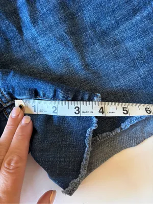 Woman’s Gap Denim Jean Shorts 4-5” Inseam Size 32 Medium Dark Wash Cutoff thumbnail 3