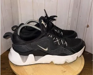 Nike Ryz 365- Women's‎ Sneaker - Size 9.5 Black White thumbnail 1