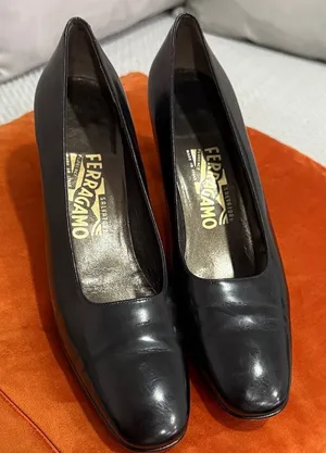 Salvatore Ferragamo Women's Black Courts size 10AA thumbnail 1