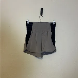 Abercrombie YPB motion‎ TEK lined fly away shorts in Tan and Black Size Small thumbnail 2