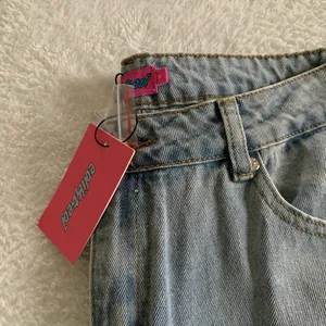 Women’s Medium EDIKTED Raelynn Washed Low Rise Baggy Jeans Light Blue NWT thumbnail 2
