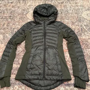Lululemon Down For A Run Jacket Green‎ Olive Full Zip Puffer Women Size 2 thumbnail 2