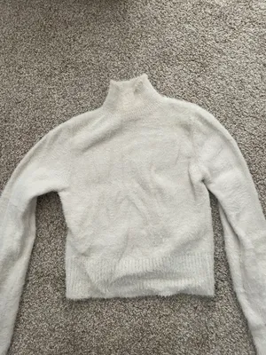 Bershka Crop Top Sweater  thumbnail 2