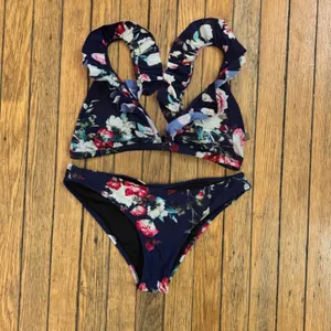 Cupshe Floral‎ Ruffle Bikini Swimsuit Two Piece Bathing Suit Medium thumbnail 8
